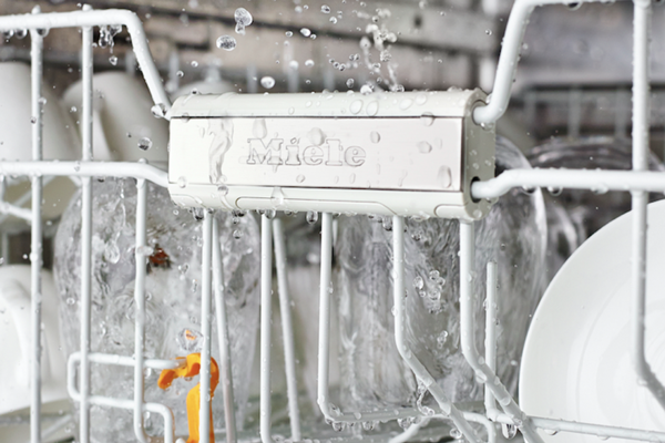 Система залива свежей воды: как она работает в посудомоечных машинах Miele? Система залива свежей воды: как она работает в посудомоечных машинах Miele?